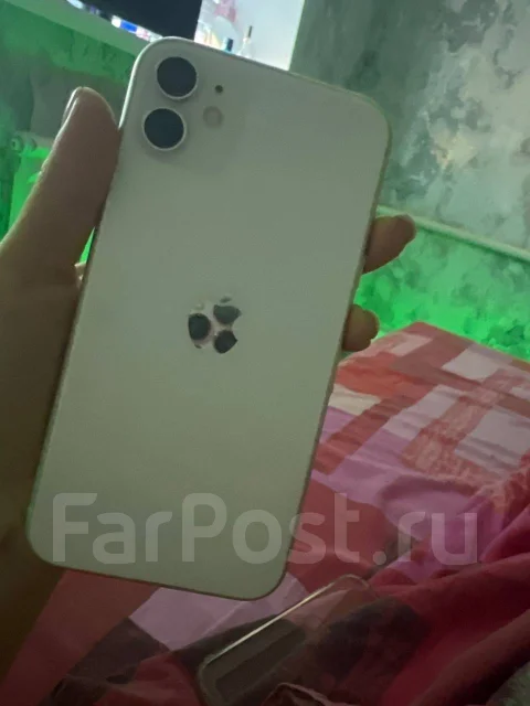 Apple iPhone 11. �/�, 64 ��, �����, 4G LTE ����
