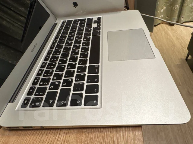 Apple MacBook Air 13 2017 Mid MQD32. 13.3", 1,8����, ��� 8 ��, ���� 128���, WiFi: 1 ����