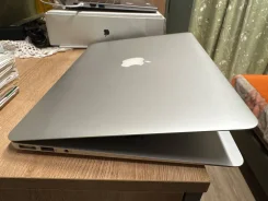 Apple MacBook Air 13 2017 Mid MQD32. 13.3", 1,8����, ��� 8 ��, ���� 128���, WiFi: 1 ����