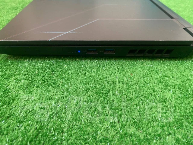 Acer Nitro 5. 15.6", 3,2����, ��� 16 ��, ���� 512���, WiFi: 1, Bluetooth: 1 ����