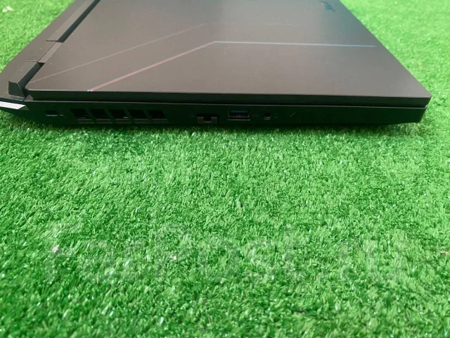 Acer Nitro 5. 15.6", 3,2����, ��� 16 ��, ���� 512���, WiFi: 1, Bluetooth: 1 ����