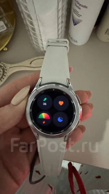 Samsung Galaxy Watch4 Classic. GPS, NFC, IP68 ����