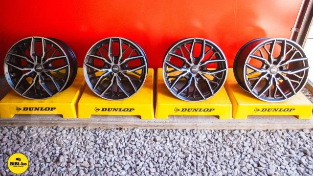 MOMO. 8.5/9.5x19", 5x120, ET34/40, �� 72,6���. ����