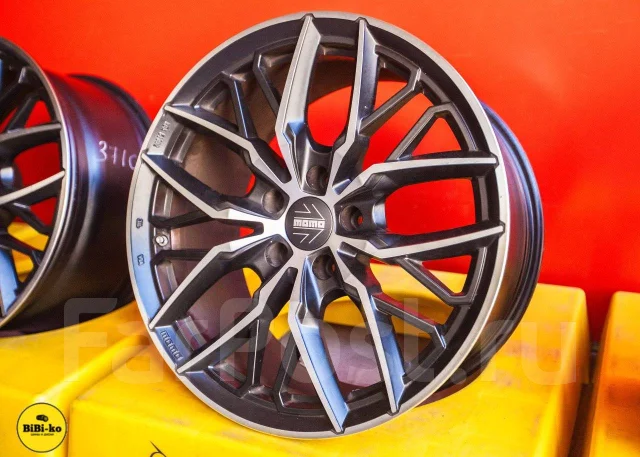 MOMO. 8.5/9.5x19", 5x120, ET34/40, �� 72,6���. ����