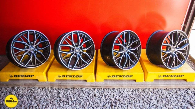MOMO. 8.5/9.5x19", 5x120, ET34/40, �� 72,6���. ����