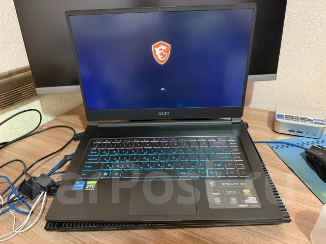 MSI Stealth 15M B12UE. 15.6", 2,1����, ��� 16 ��, ���� 1 000���, WiFi: 1, Bluetooth: 1, ����������� �� 4��. ����