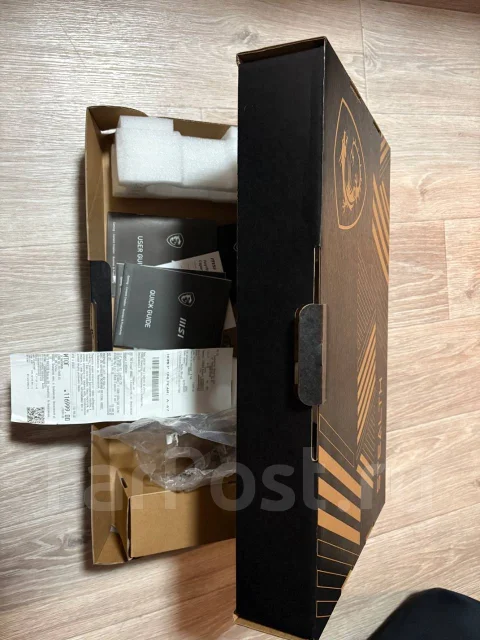 MSI Stealth 15M B12UE. 15.6", 2,1����, ��� 16 ��, ���� 1 000���, WiFi: 1, Bluetooth: 1, ����������� �� 4��. ����