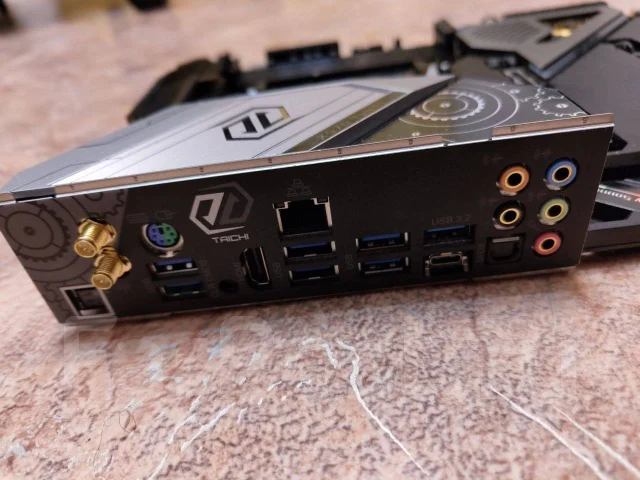 AMD X570 ����