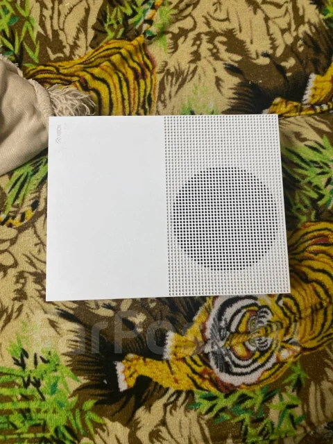 Microsoft Xbox One S ����