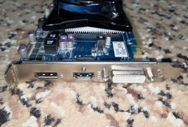 Radeon HD 7750 ����