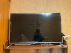 Starwind SW-LED43F302BT2 ����