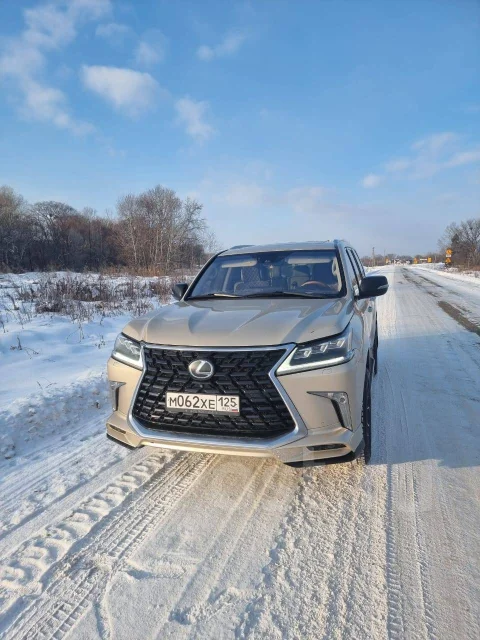 Lexus LX570. �������, 4wd, 5.7 (367��.�.), ������, 210 125����. �� ����