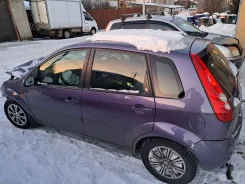 Ford Fiesta ����