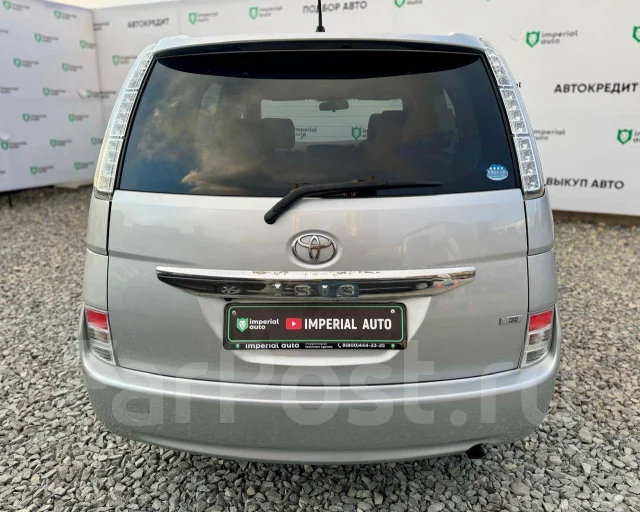Toyota Isis. ��������, ��������, 2.0 (158��.�.), ������, 300 000����. �� ����