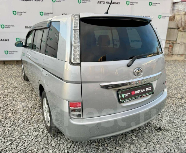 Toyota Isis. ��������, ��������, 2.0 (158��.�.), ������, 300 000����. �� ����
