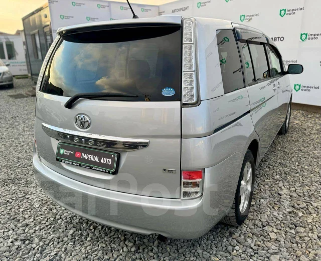 Toyota Isis. ��������, ��������, 2.0 (158��.�.), ������, 300 000����. �� ����