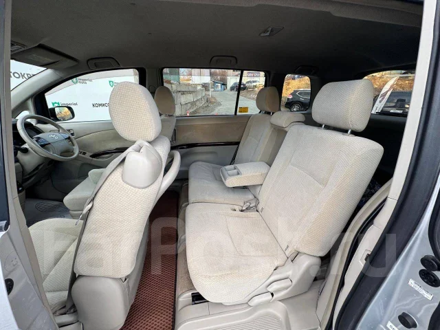 Toyota Isis. ��������, ��������, 2.0 (158��.�.), ������, 300 000����. �� ����