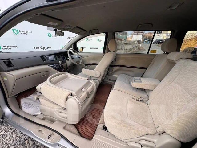 Toyota Isis. ��������, ��������, 2.0 (158��.�.), ������, 300 000����. �� ����