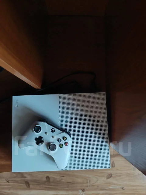 Microsoft Xbox One S ����