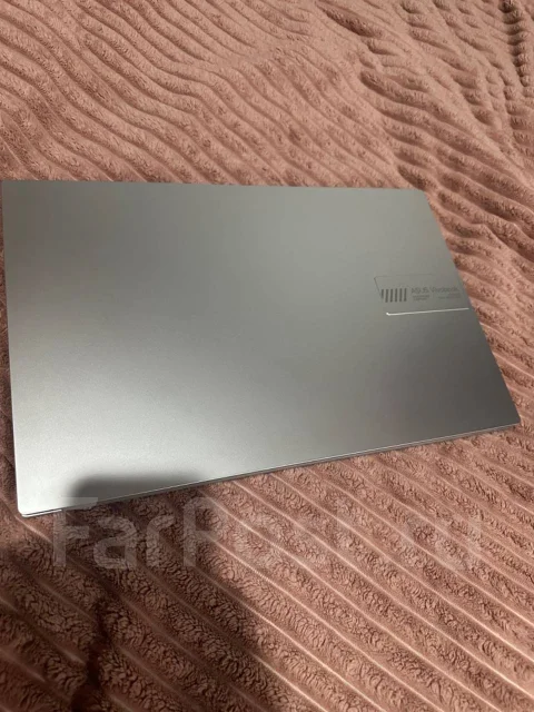Asus VivoBook 15. 15.6", 60����, ��� 8 ��, ���� 512���, WiFi: 1, Bluetooth: 1, ����������� �� 5��. ����