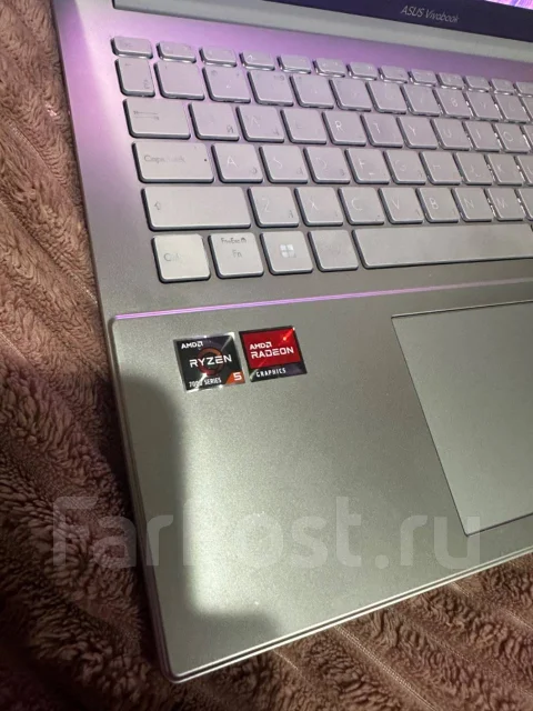 Asus VivoBook 15. 15.6", 60����, ��� 8 ��, ���� 512���, WiFi: 1, Bluetooth: 1, ����������� �� 5��. ����