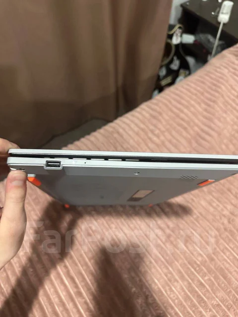 Asus VivoBook 15. 15.6", 60����, ��� 8 ��, ���� 512���, WiFi: 1, Bluetooth: 1, ����������� �� 5��. ����