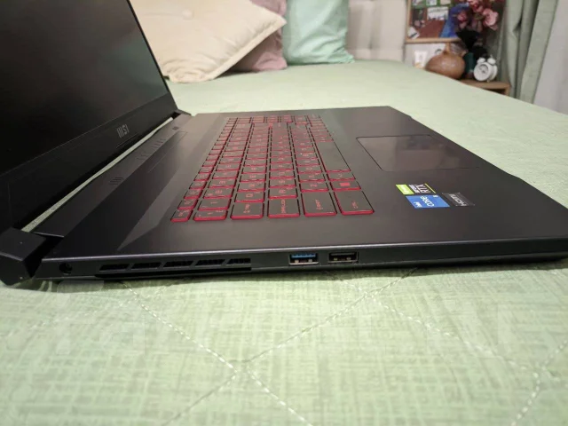 MSI Katana GF76 12UC. 17.3", 2����, ��� 16 ��, ���� 512���, WiFi: 1, Bluetooth: 1, ����������� �� 4��. ����