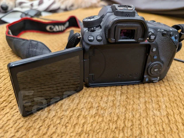Canon EOS 80D Kit ����