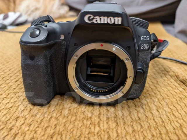 Canon EOS 80D Kit ����