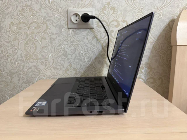 Huawei MateBook D 14. 14", 2,1����, ��� 8 ��, ���� 512���, WiFi: 1, Bluetooth: 1, ����������� �� 7��. ����