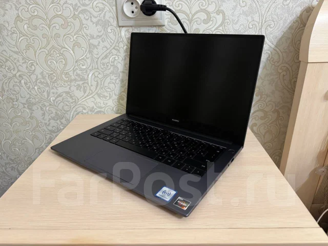 Huawei MateBook D 14. 14", 2,1����, ��� 8 ��, ���� 512���, WiFi: 1, Bluetooth: 1, ����������� �� 7��. ����