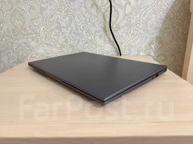 Huawei MateBook D 14. 14", 2,1����, ��� 8 ��, ���� 512���, WiFi: 1, Bluetooth: 1, ����������� �� 7��. ����
