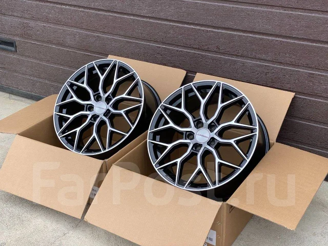 Vossen HF-2. 8.0x18", 5x114.3, ET35, �� 67,1���. ����