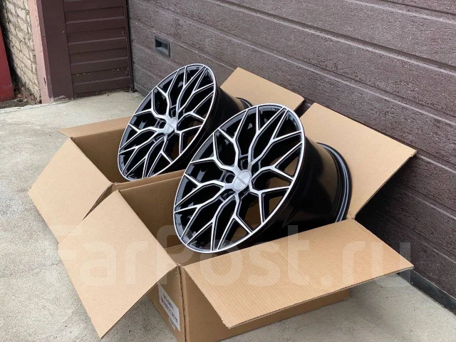 Vossen HF-2. 8.0x18", 5x114.3, ET35, �� 67,1���. ����