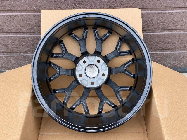 Vossen HF-2. 8.0x18", 5x114.3, ET35, �� 67,1���. ����