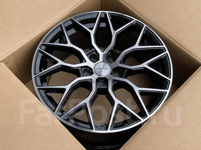 Vossen HF-2. 7.5x17", 5x114.3, ET35, �� 67,1���. ����