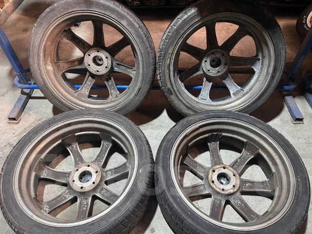 Lexani. 9.5x24", 6x139.7, ET15 ����