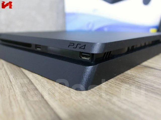 SONY Playstation 4 Slim 500 GB (inkl. vier Spielen) (Gebraucht) in Ilanz für CHF 150 - mit