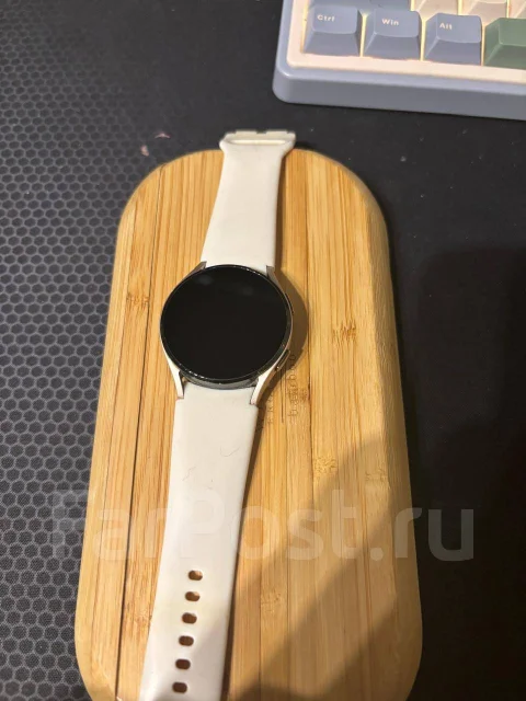 Samsung Galaxy Watch4. GPS, NFC, SIM-�����, IP67, IP68 ����