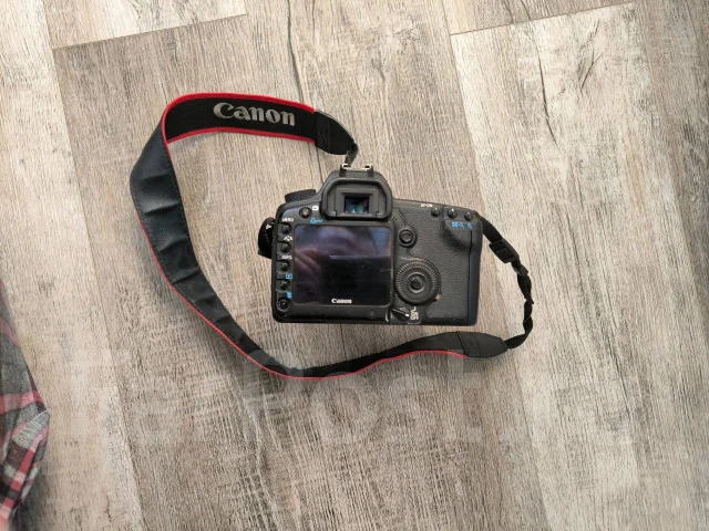 Canon EOS 5D Mark II. 20 � ����� ��, ���: 14� � ����� ����
