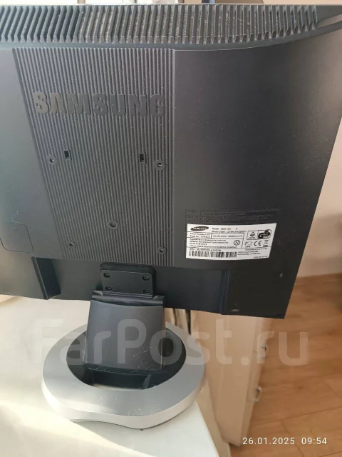 Samsung. 19", ���������� �� (LCD, LED, QLED) ����