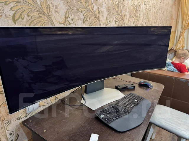 Samsung. 49", ���������� OLED ����