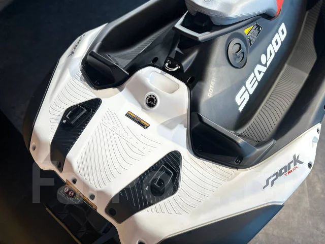 BRP Sea-Doo Spark Trixx. 2025 ���. ��� ����� �� ������������ ����