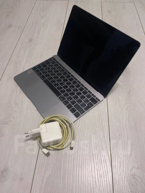 Apple MacBook. 12", 1,2����, ��� 8 ��, ���� 256���, WiFi: 1, Bluetooth: 1, ����������� �� 5��. ����