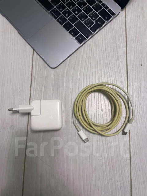 Apple MacBook. 12", 1,2����, ��� 8 ��, ���� 256���, WiFi: 1, Bluetooth: 1, ����������� �� 5��. ����