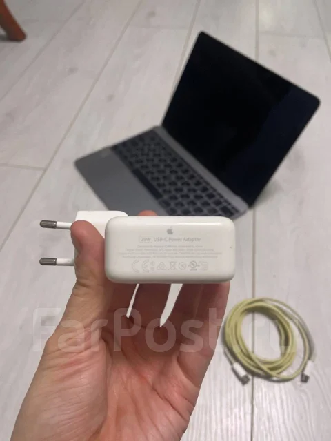Apple MacBook. 12", 1,2����, ��� 8 ��, ���� 256���, WiFi: 1, Bluetooth: 1, ����������� �� 5��. ����