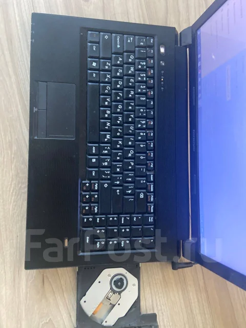 Lenovo B560. 15.6", ��� 4 ��, WiFi: 1, Bluetooth: 1 ����