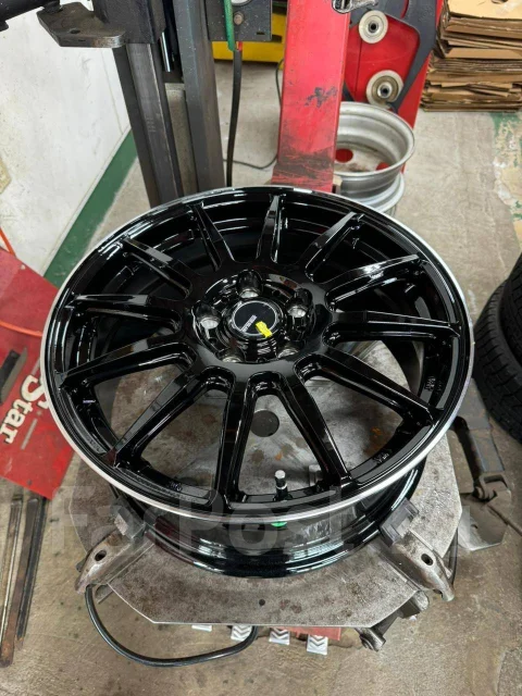 Infiniti. 7.0x17", ET45, �� 73,1���. ����