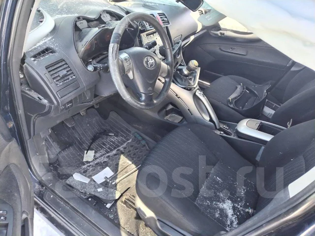 Toyota Auris ����