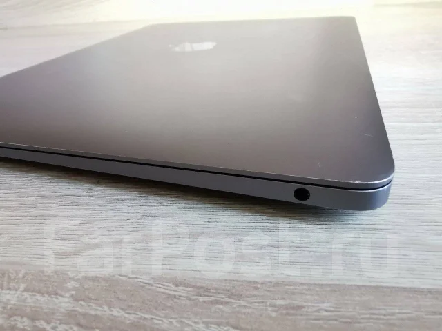 Apple MacBook Air 13 2018. 13", 1,6����, ��� 16 ��, ���� 512���, WiFi: 1, Bluetooth: 1 ����